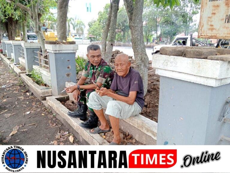 Melalui Komsos Babinsa Serka Asril Ajak Warga Jaga Kebersihan