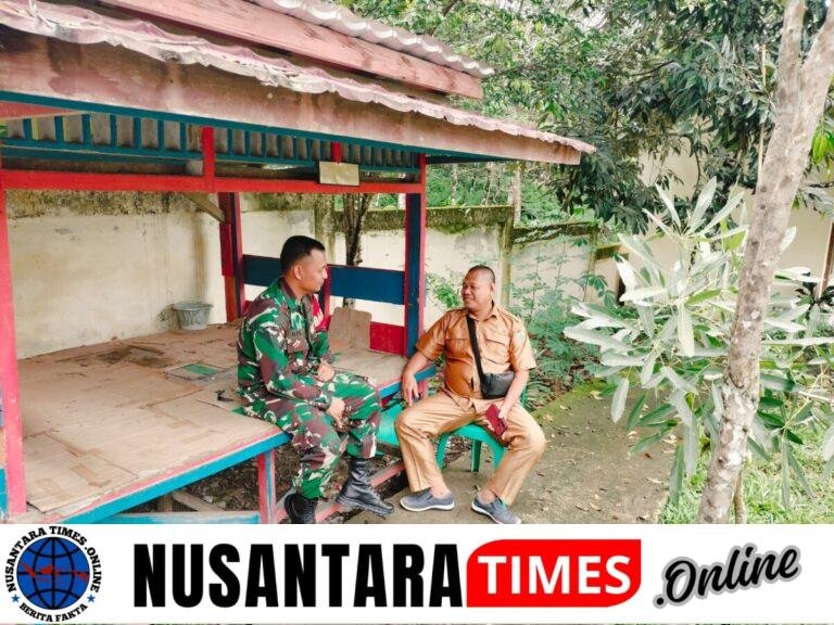 Komsos Babinsa di Desa Paduraksa, Tingkatkan Kepercayaan Masyarakat Terhadap TNI