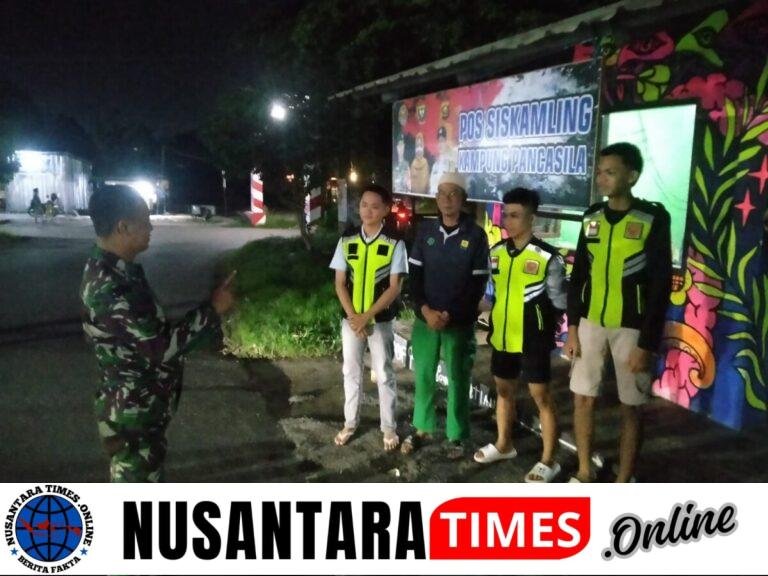 Menjaga Kondusifitas Di Wilayah Desa Binaan, Babinsa Laksanakan Patroli Siskamling