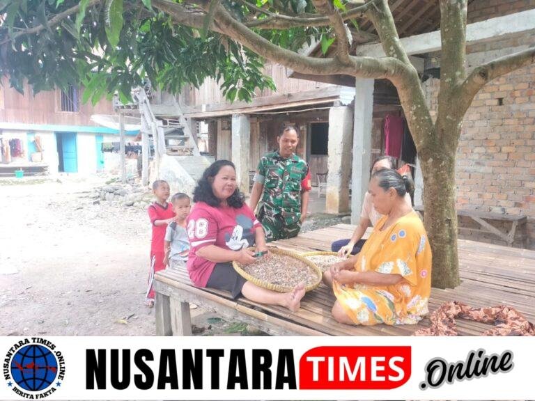 Jalin Hubungan kerja yang Baik, Babinsa melaksanakan Komsos Dengan masyarakat desa Binaan