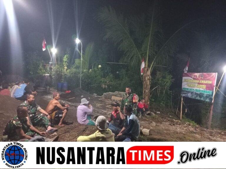 Malam Hari Tak Surutkan Semangat, TNI dan Warga Lembur Bangun Jembatan Perintis Garuda Merah Putih