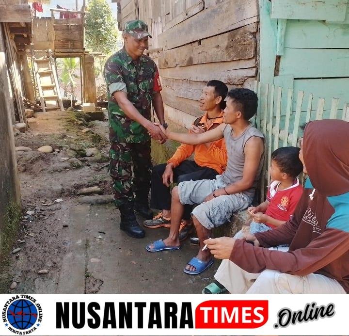 Babinsa Koramil 404-05/TE Komsos dan Ingatkan Warga tentang Keamanan dan Kebersihan Lingkungan