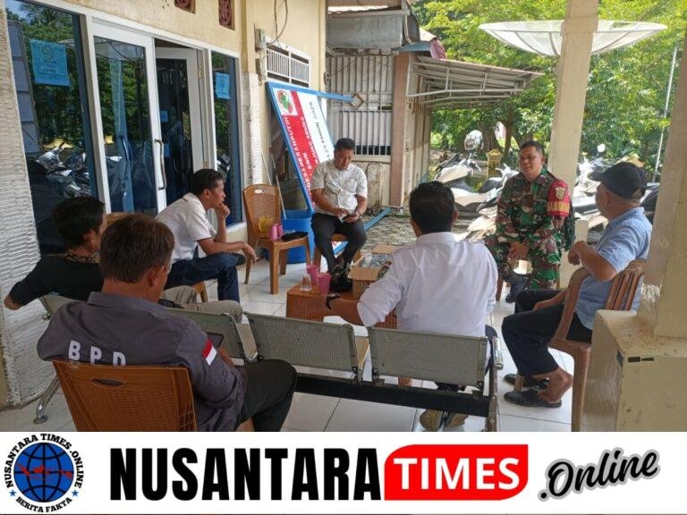 Babinsa Pandan Enim Laksanakan Komsos Bersama Perangkat Desa Bahas Kamtibmas