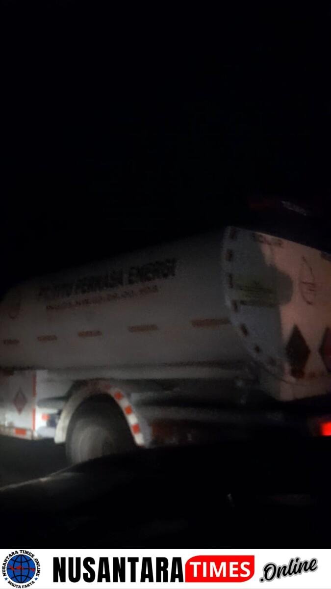 PT Titu Perkasa Energi Diduga membawa minyak masakan dari Sumsel yang di kawal oleh mobil Expander menuju gudang yang berada di wilayah jambi , Kapolda dan Depot Pertamina Diminta Bertindak !!!   ‎