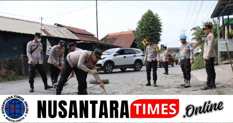 Polsek Lawang Kidul Tambal Jalan Berlubang, Wujud Nyata Gerakan Indonesia Asri Di Tanjung Enim