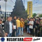 Kapolri Dan Kapolda Jatim, Ratusan Warga Pinggir Pesisir Datangi Mapolresta Banyuwangi Dampingi Pak Suro